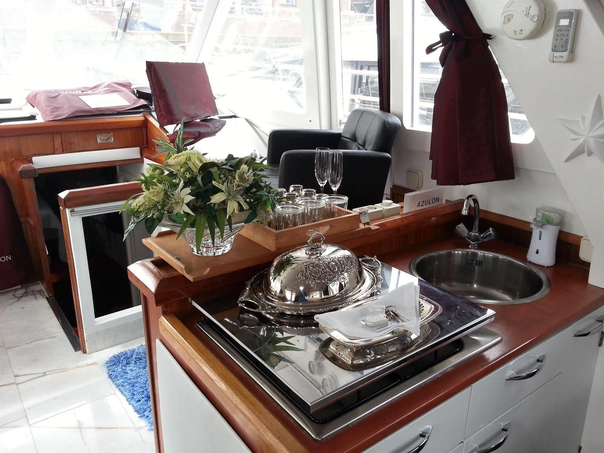 Maria Callas Yachthotel Rotterdam Eksteriør bilde
